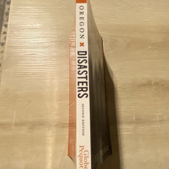 Book: Oregon Disasters- True Stories of Tragedy and Survival by Rachel Dresbeck - Picture 2 of 3